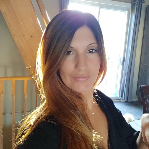 Meet your Posher, Cynthia - Picture 1 of 1